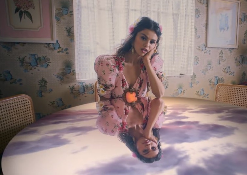 Selena Gomez’s “De Una Vez” lands at #1 on YouTube&nbsp;Trending